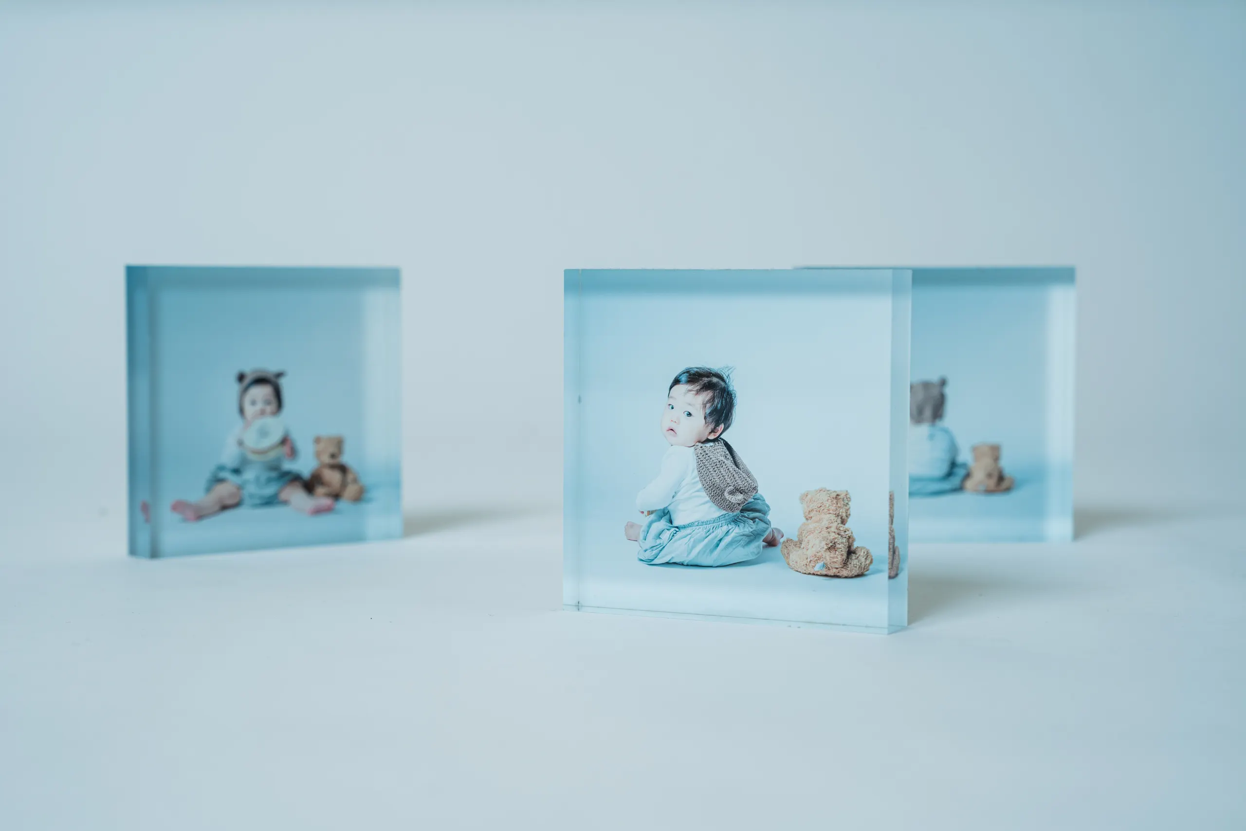 ベビー写真を封じ込めた立体的な Acrylic Cube