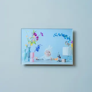花々に囲まれたベビー写真をプリントした Acrylic Panel(M size)