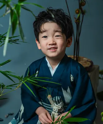 竹のセットで撮る着物姿の七五三の子ども(Chikurin シーン)