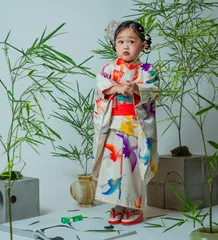 竹林をイメージしたセットで佇む七五三の子ども(Chikurin シーン)