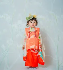 光と花を投影したモダンな演出で撮る七五三の子ども(Projection シーン)