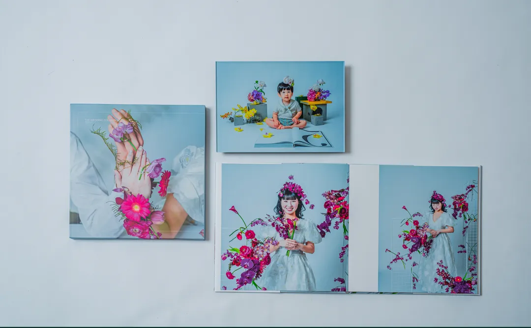 Complete Collection の作例。フォトブックと写真集を広げたアルバム一式